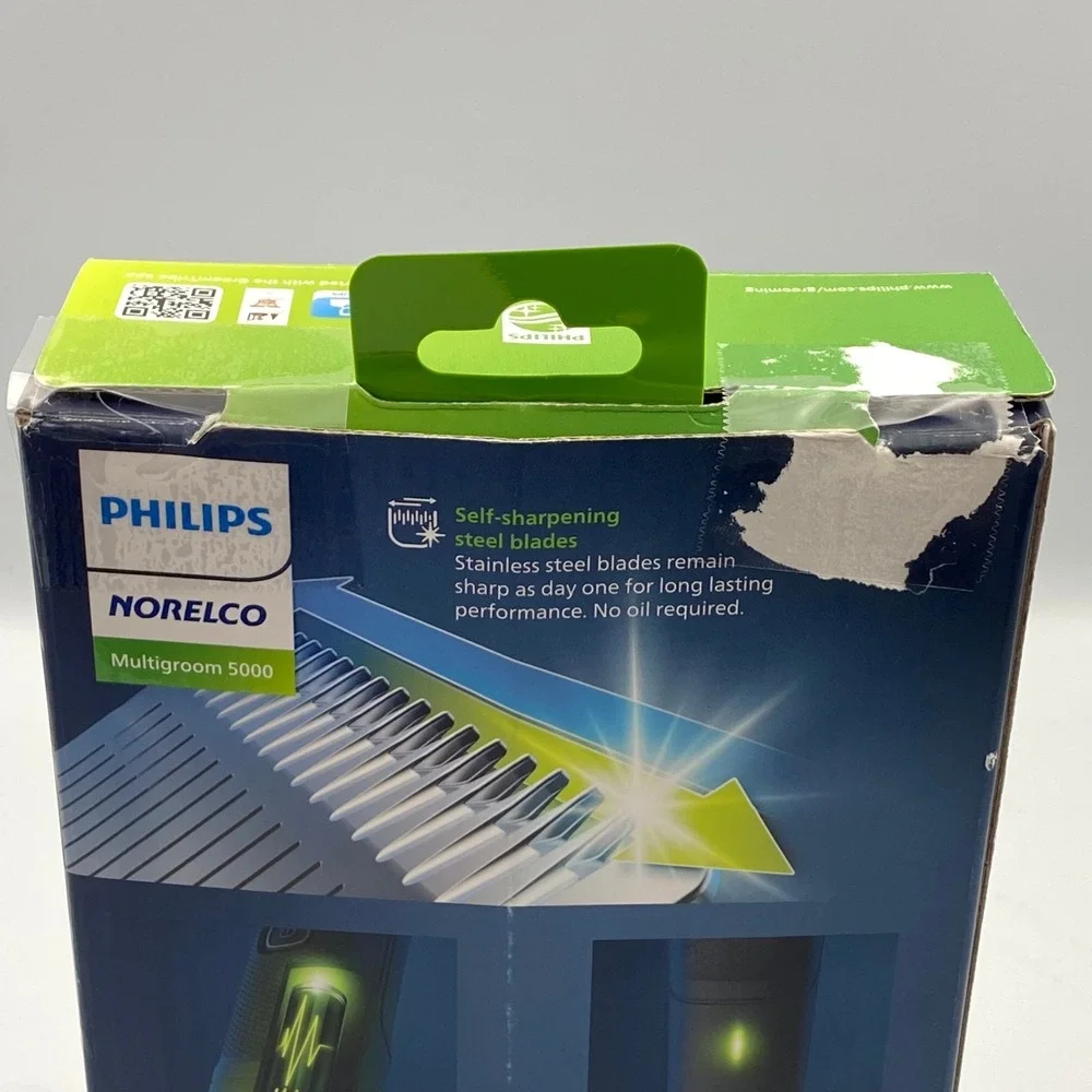 Philips Norelco Multigroom Series 5000 Trimmer 18 Piece Groom Kit MG5910/49